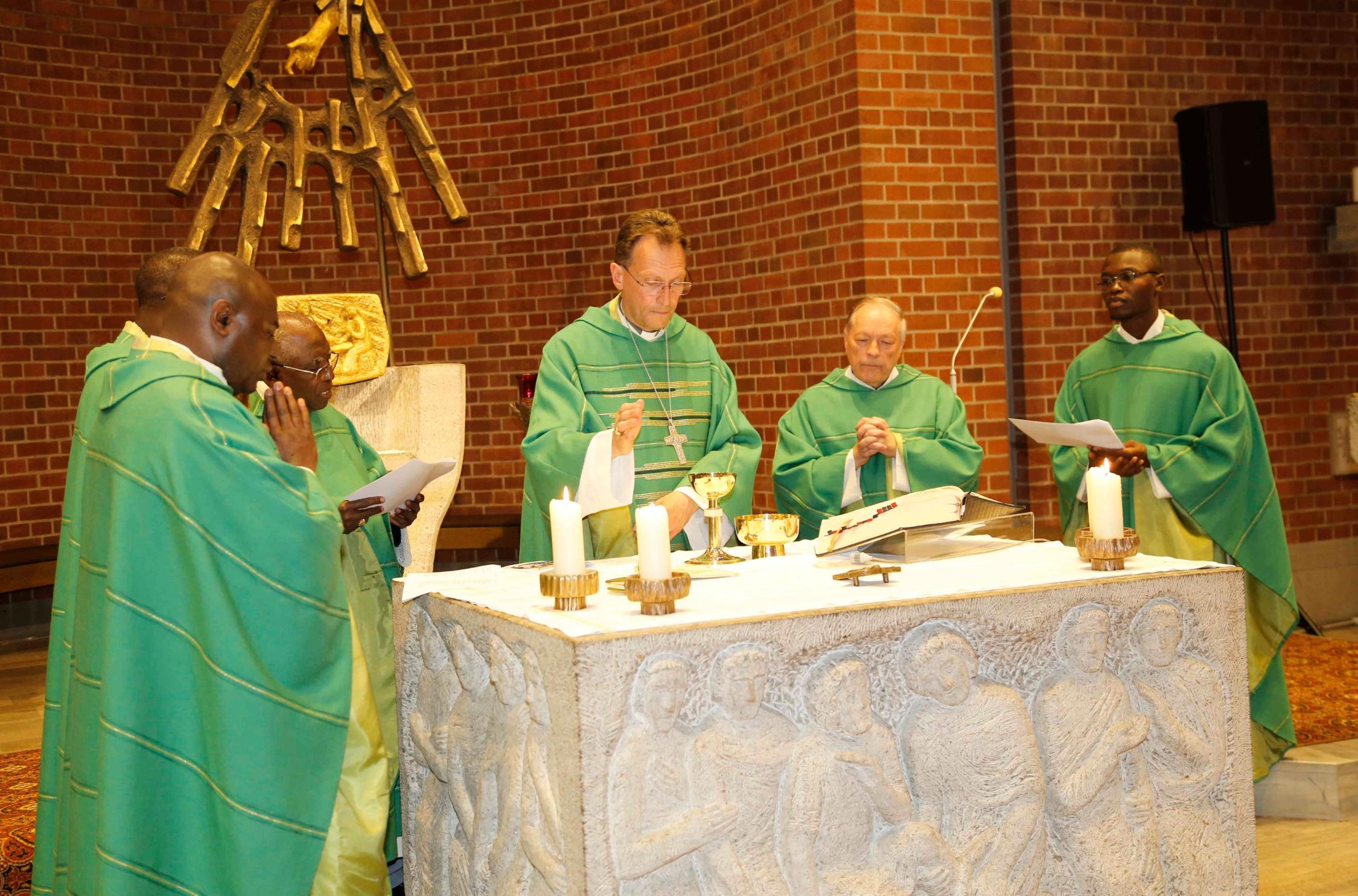 Internationaler Flair beim Entsendegottesdienst