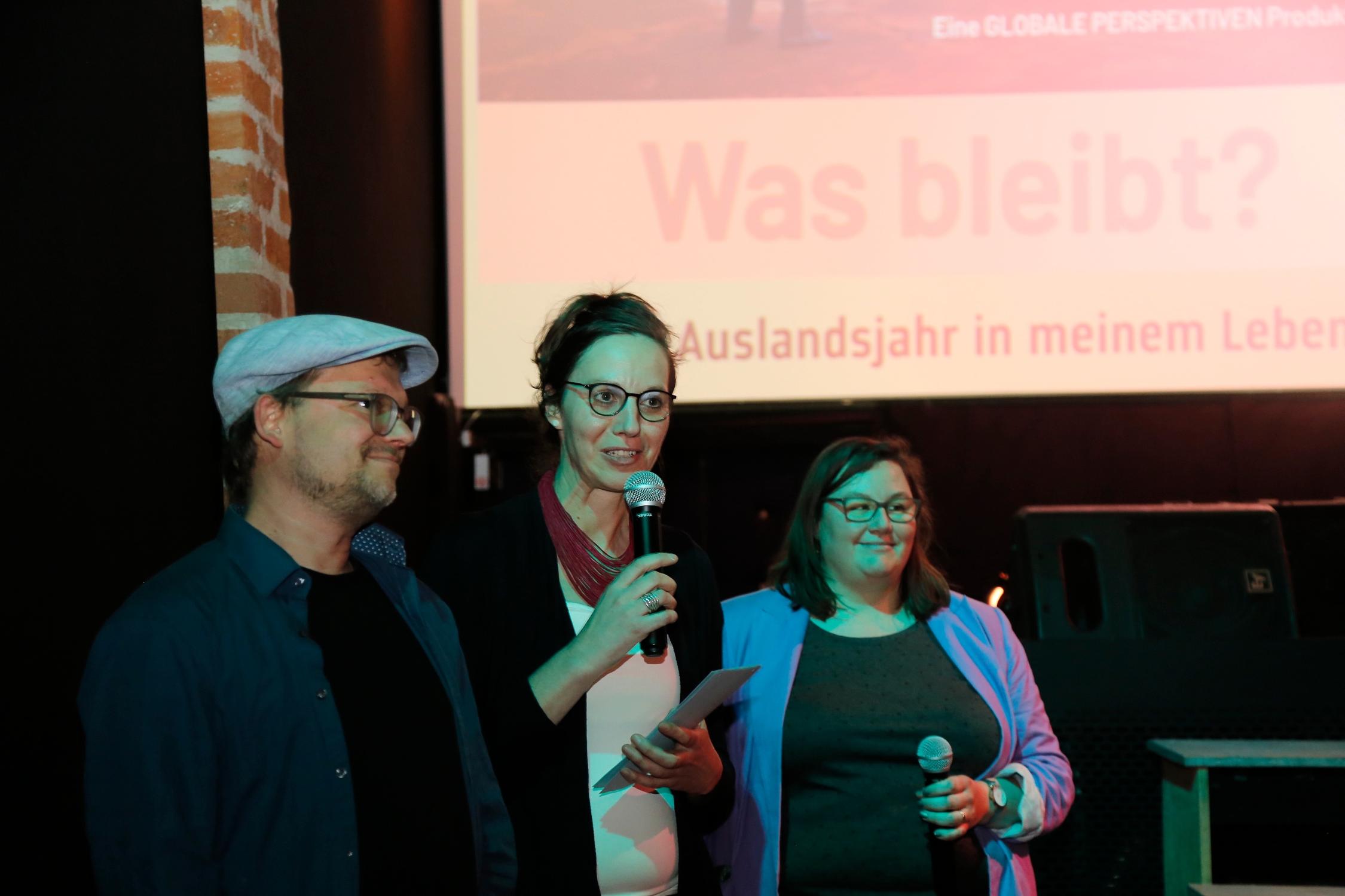 Begrüßung durch den Filmemacher und die Kooperationspartnerinnen